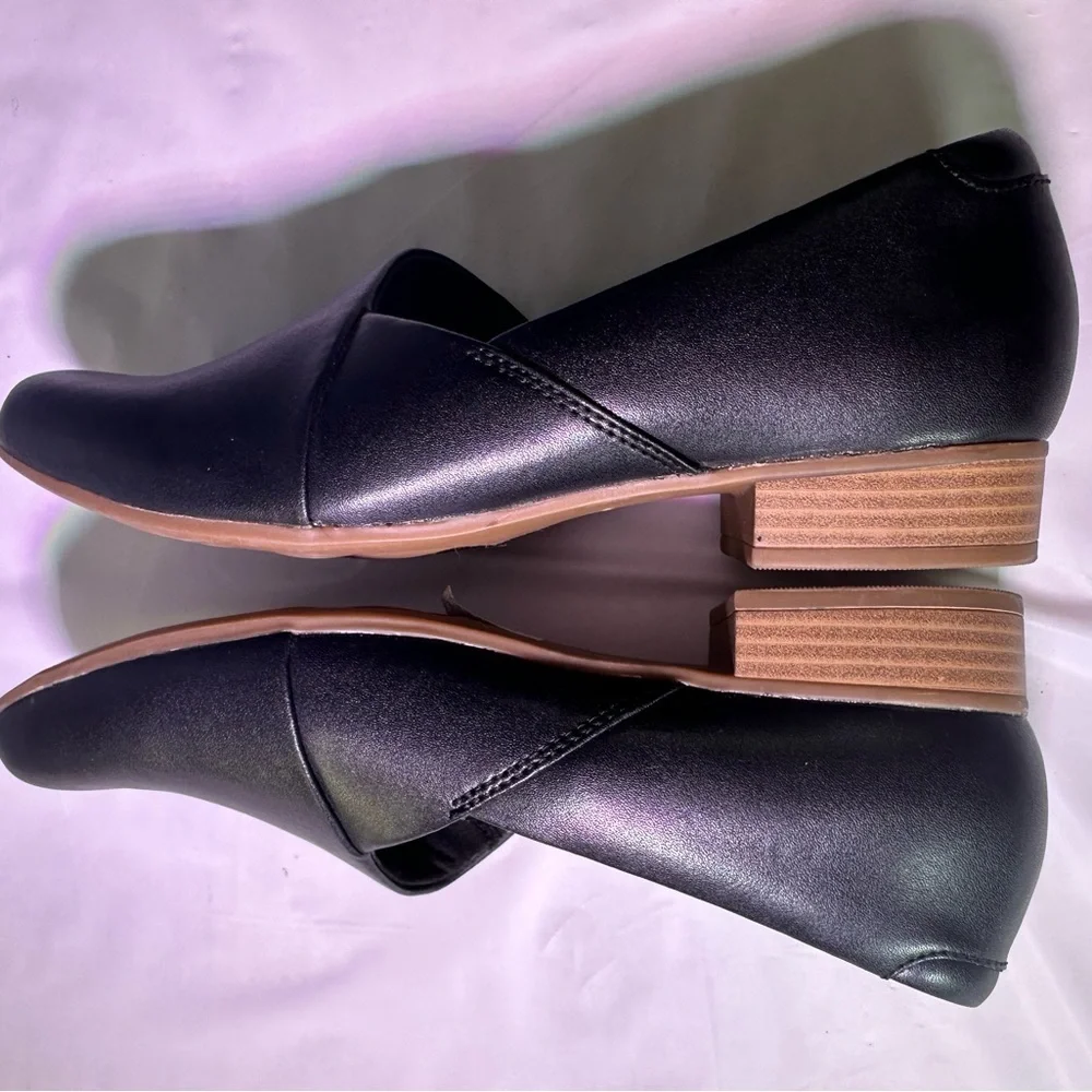 Clarks Women's Elegant Black Flats